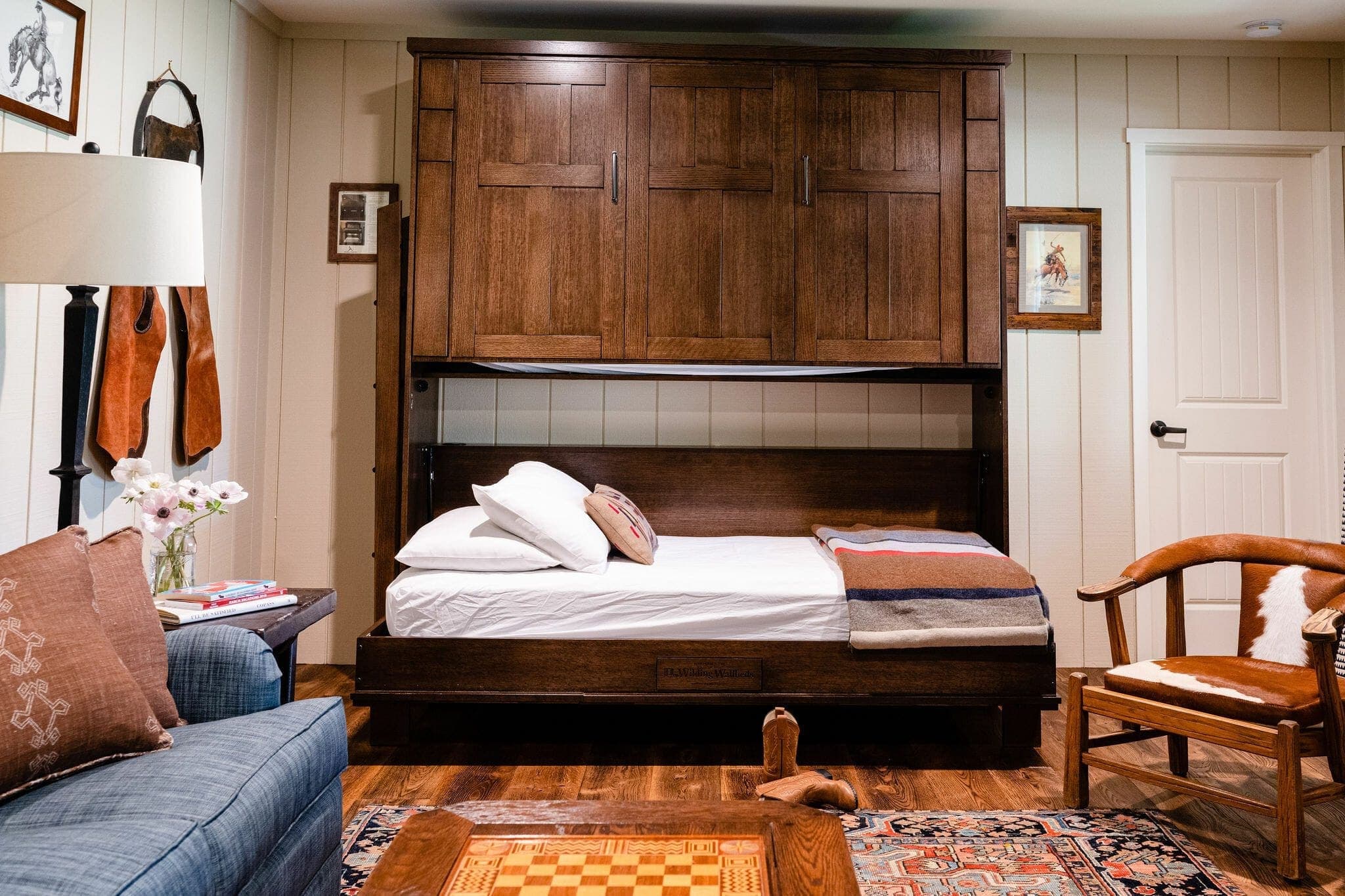 pull out bunk bed and seating area in Mountain View Cottage