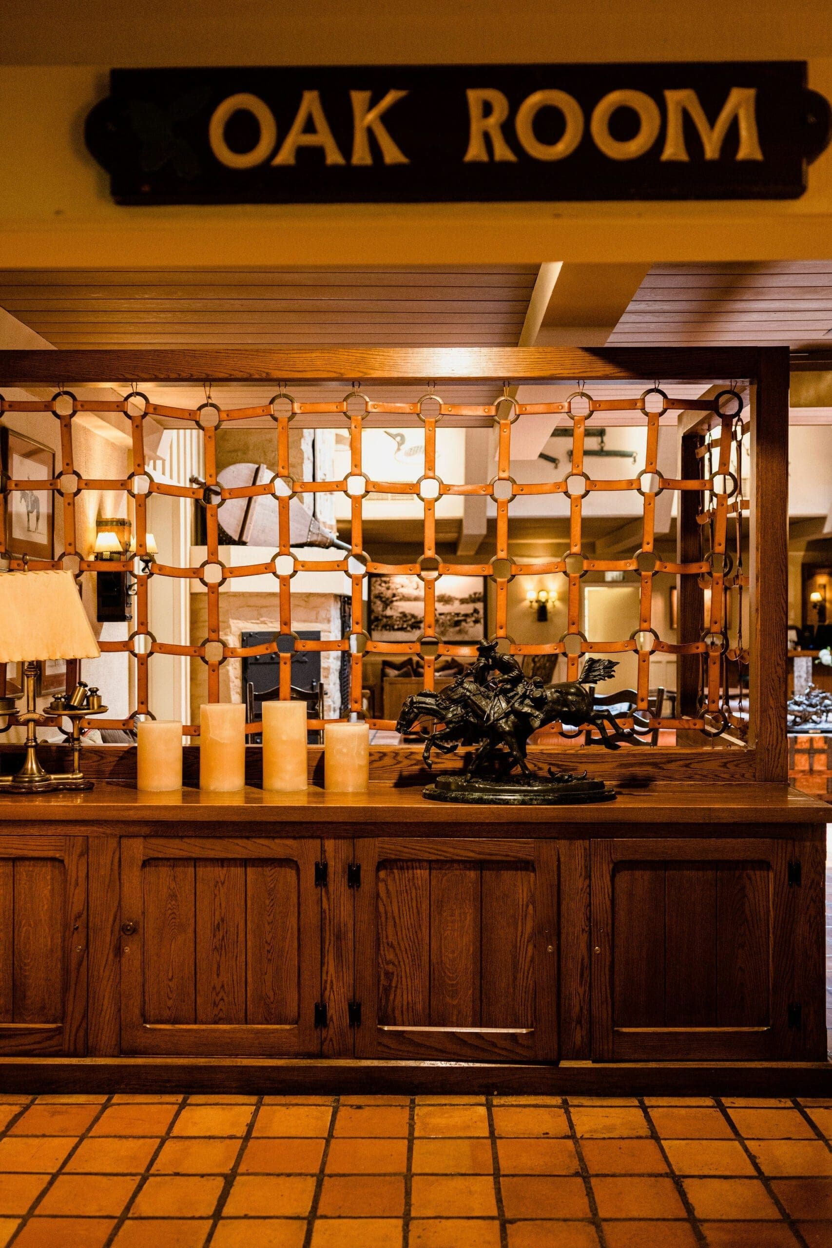 oak room interior